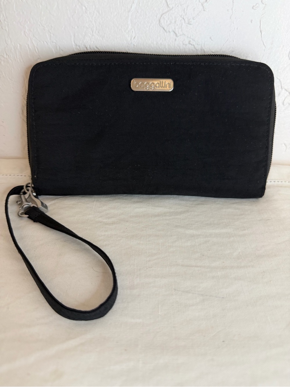 Baggallini Black Zip-Around Wristlet Wallet RFID